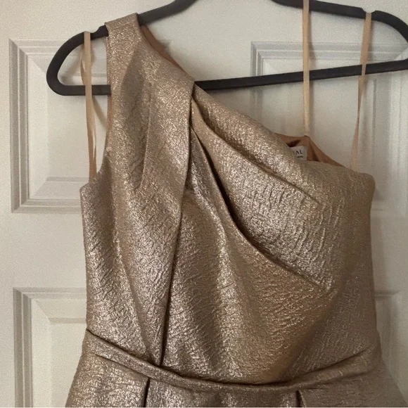 Mac Duggal Shimmering Gold One-Shoulder Gown - Picture 4 of 5